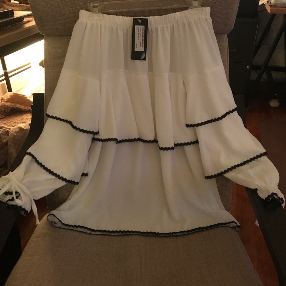 Off shoulder ruffled tiered top